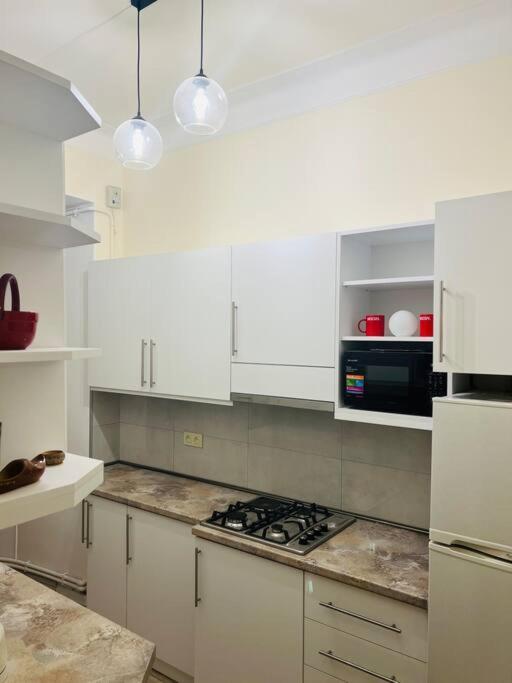Spacious 2 Bedrooms In The Center Of Jereván Kültér fotó