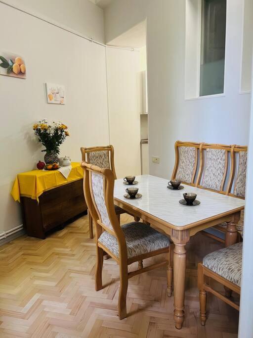 Spacious 2 Bedrooms In The Center Of Jereván Kültér fotó