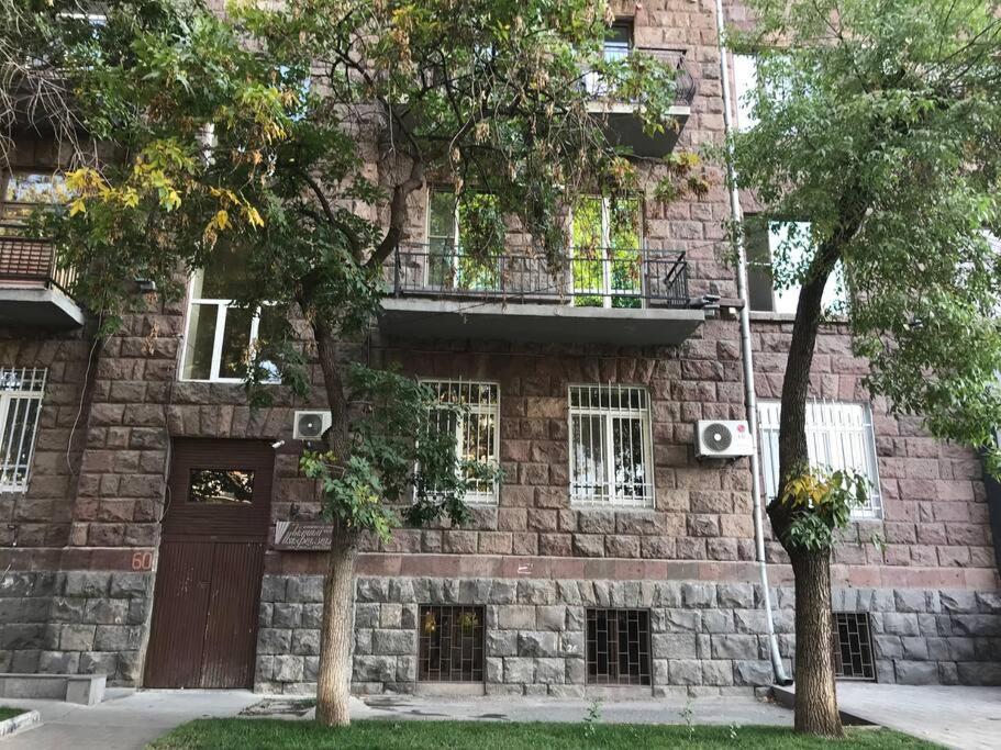Spacious 2 Bedrooms In The Center Of Jereván Kültér fotó