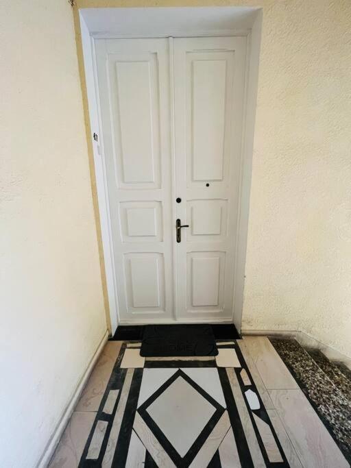 Spacious 2 Bedrooms In The Center Of Jereván Kültér fotó