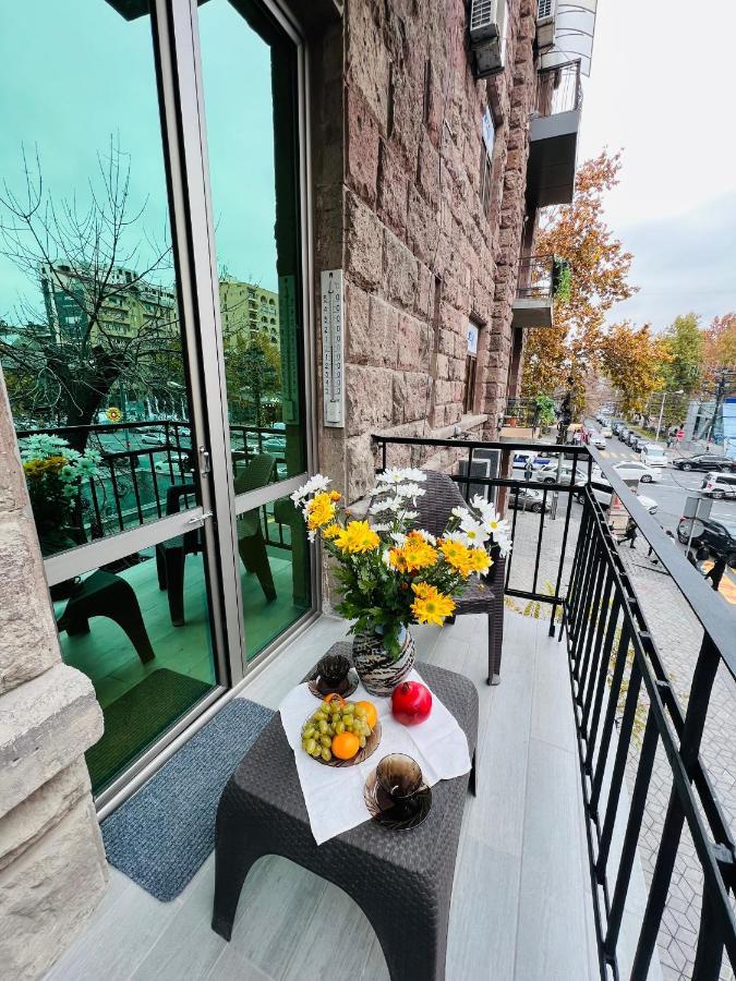 Spacious 2 Bedrooms In The Center Of Jereván Kültér fotó