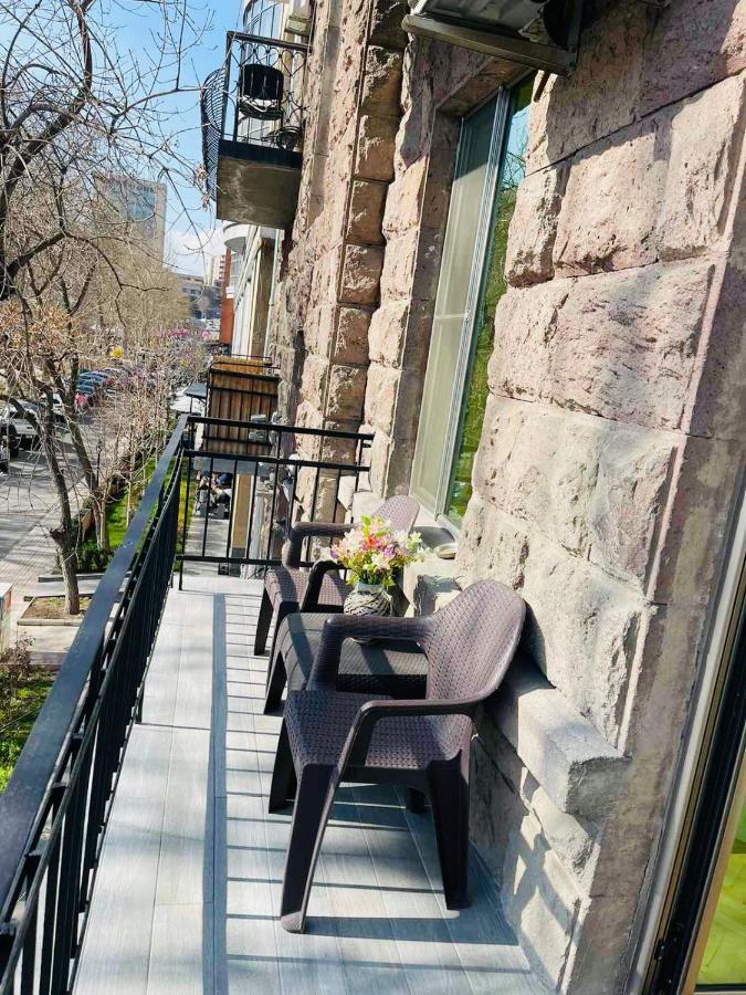 Spacious 2 Bedrooms In The Center Of Jereván Kültér fotó