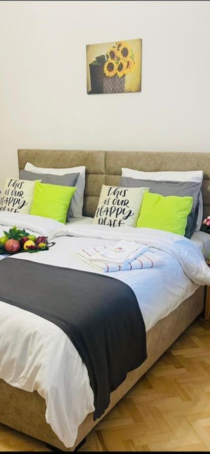 Spacious 2 Bedrooms In The Center Of Jereván Kültér fotó