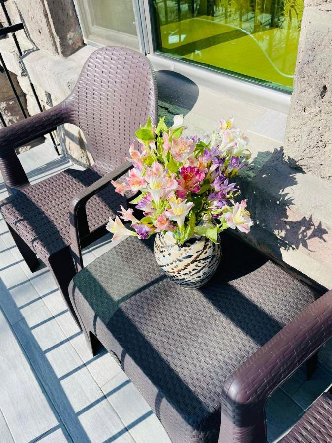 Spacious 2 Bedrooms In The Center Of Jereván Kültér fotó